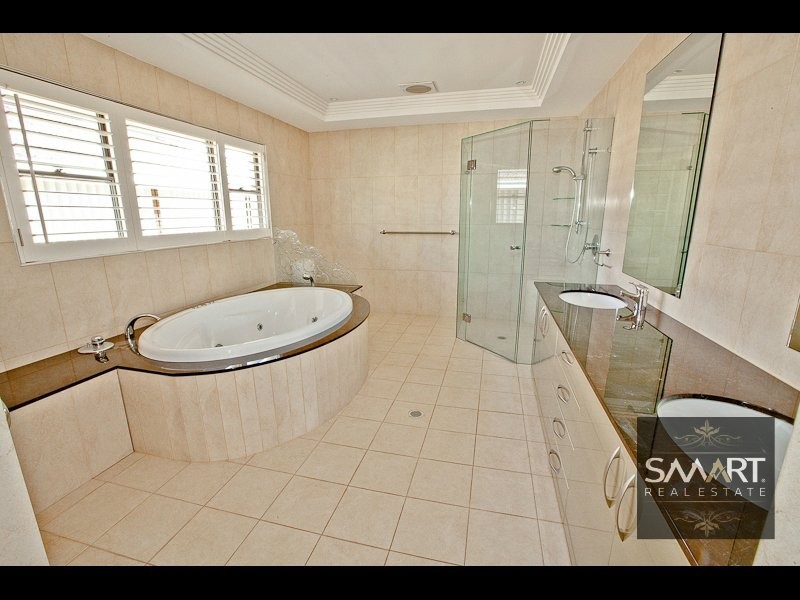 Chevron Island QLD 4217