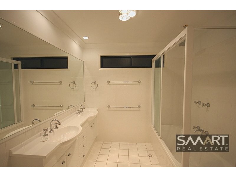 Highland Park QLD 4211