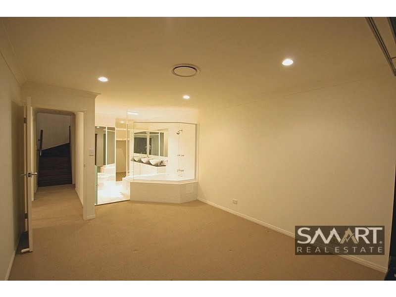 Highland Park QLD 4211