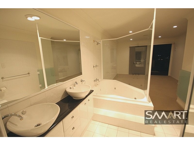 Highland Park QLD 4211