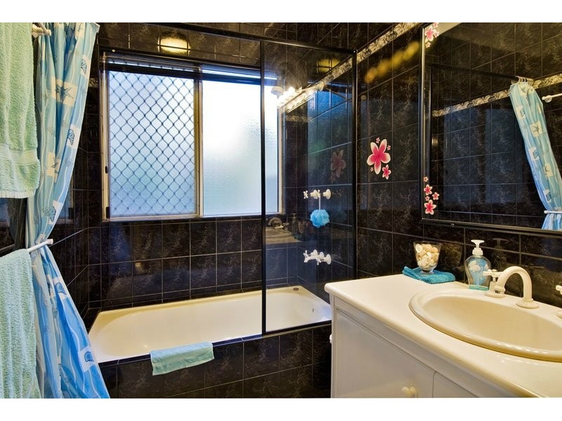 2 Compton Court, Bentley Park QLD 4869