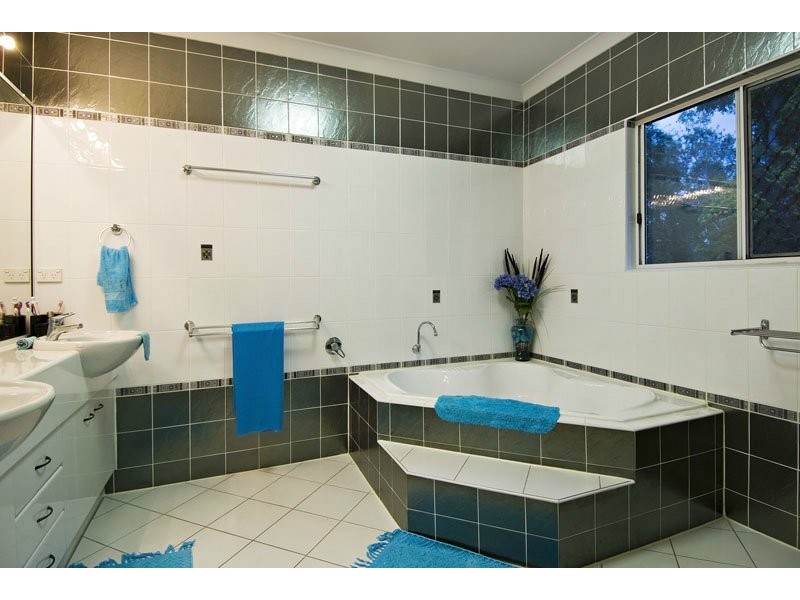 2 Compton Court, Bentley Park QLD 4869