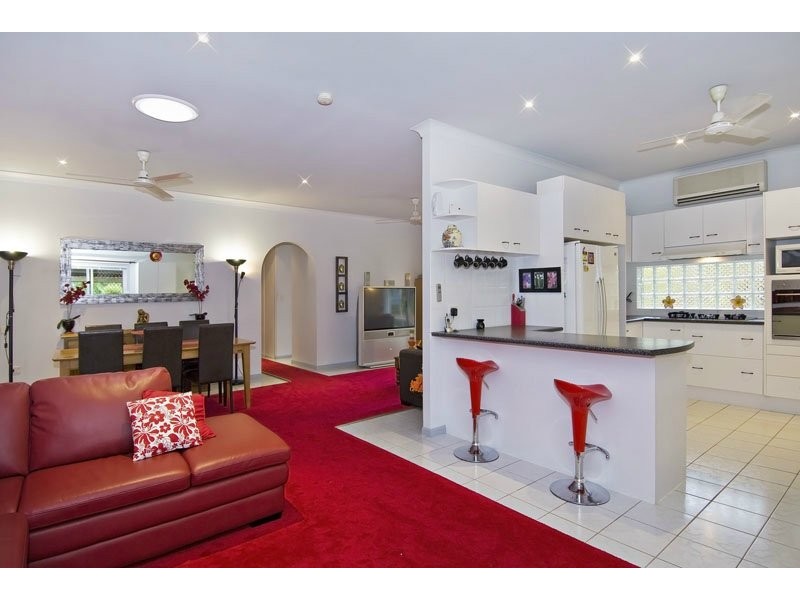 2 Compton Court, Bentley Park QLD 4869