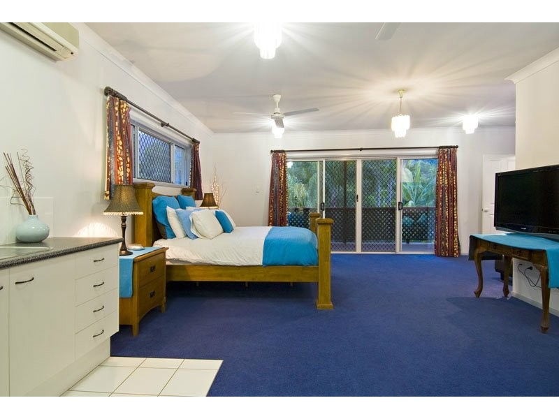 2 Compton Court, Bentley Park QLD 4869