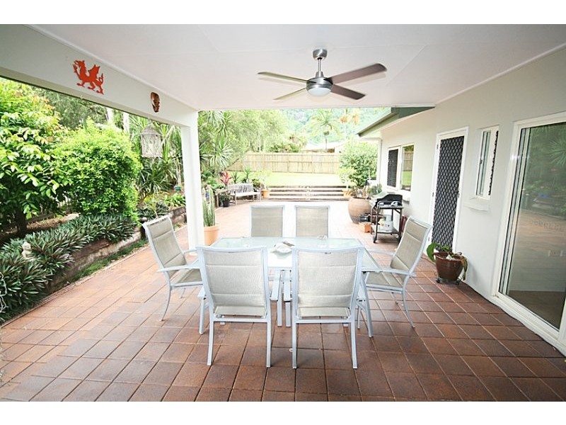 11 Nell Close, Kanimbla QLD 4870