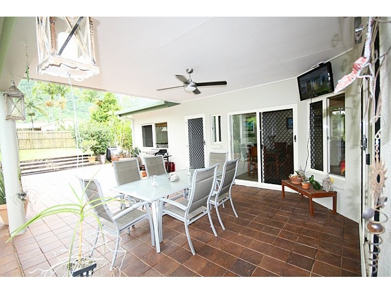 11 Nell Close, Kanimbla QLD 4870