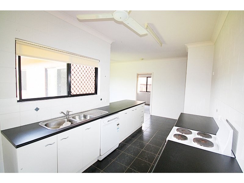 8 Avondale Close, Mount Sheridan QLD 4868