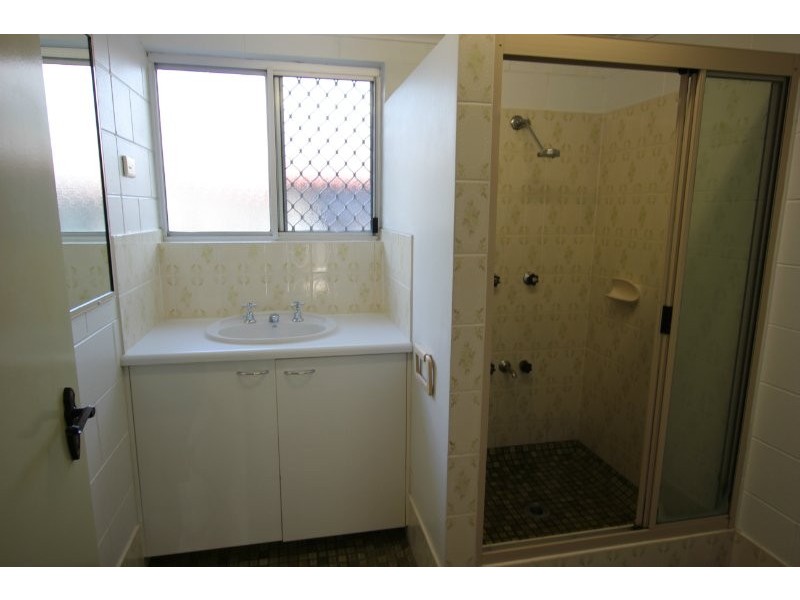 2/97 Mann Street, Westcourt QLD 4870