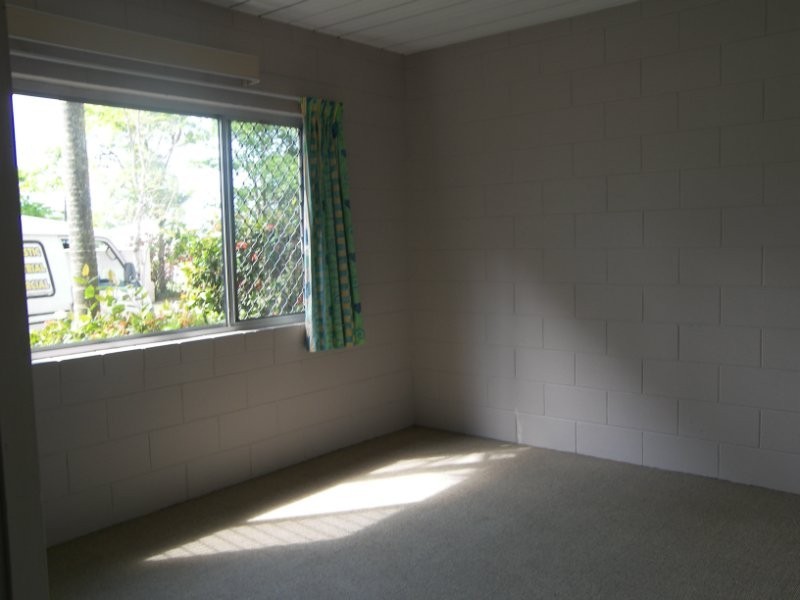 2/97 Mann Street, Westcourt QLD 4870