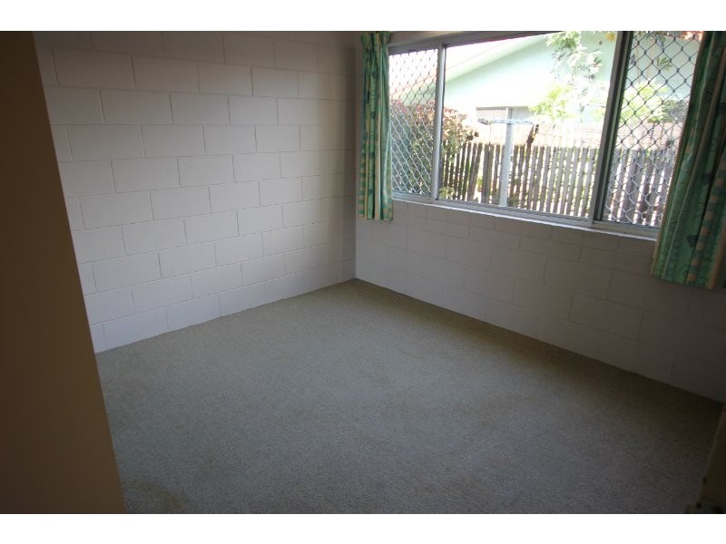 2/97 Mann Street, Westcourt QLD 4870