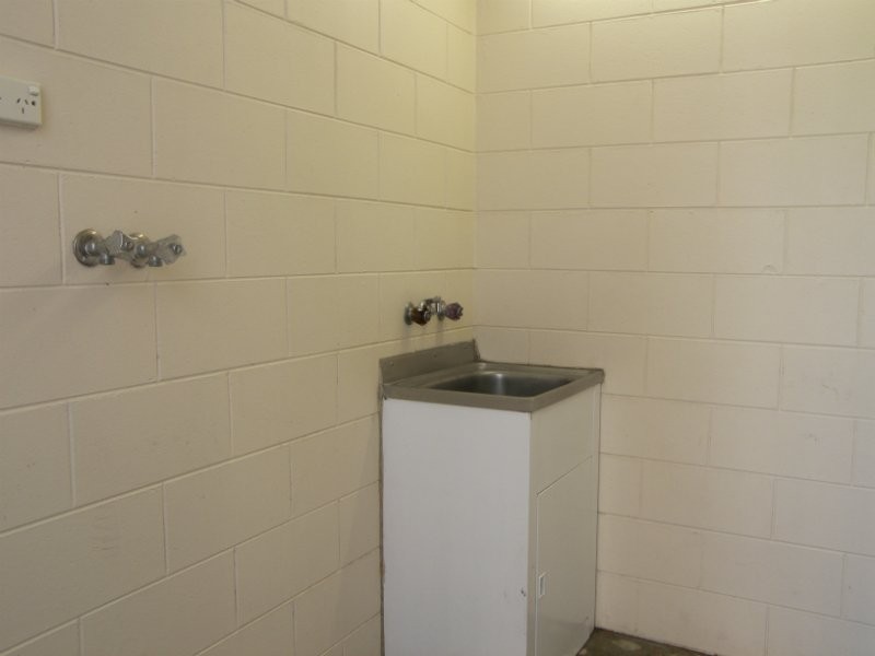 2/97 Mann Street, Westcourt QLD 4870