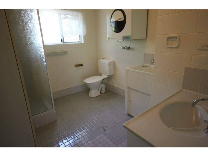 8/74 Swallow Street, Mooroobool QLD 4870