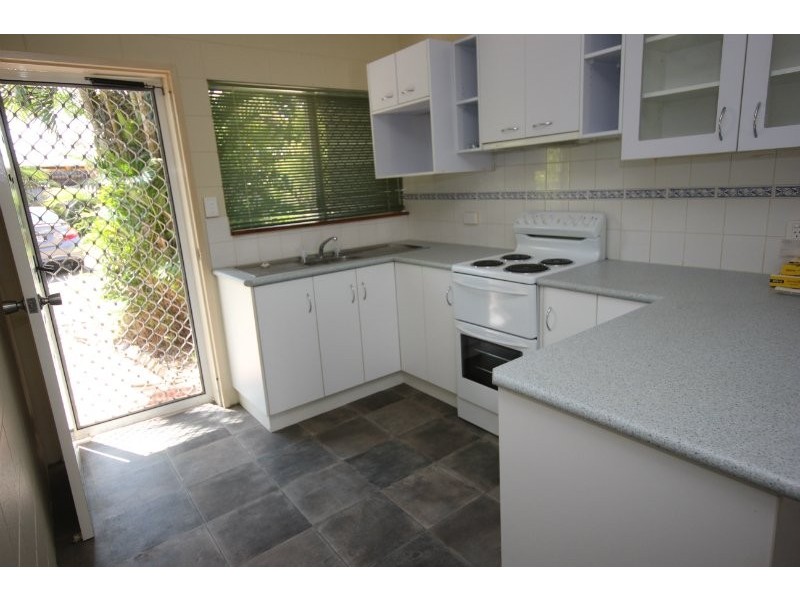 8/74 Swallow Street, Mooroobool QLD 4870