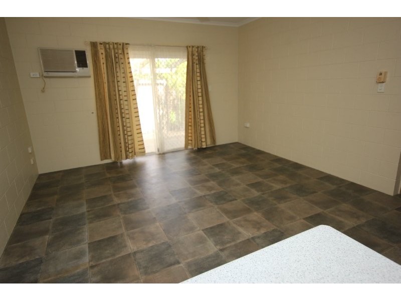 8/74 Swallow Street, Mooroobool QLD 4870