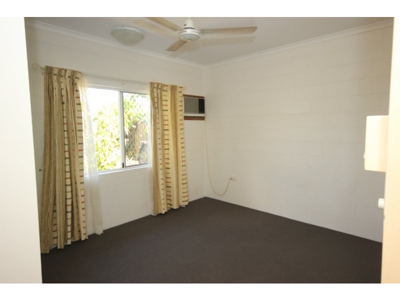 8/74 Swallow Street, Mooroobool QLD 4870