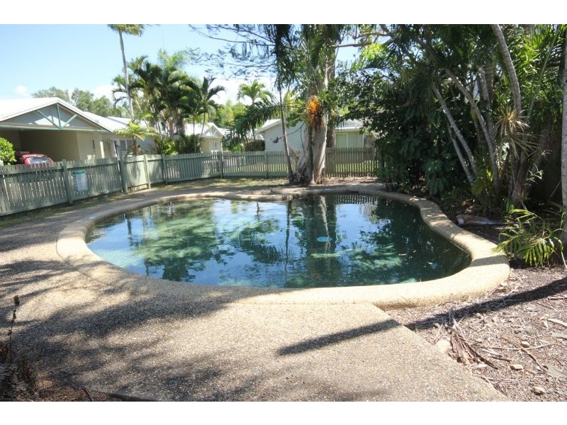 8/74 Swallow Street, Mooroobool QLD 4870