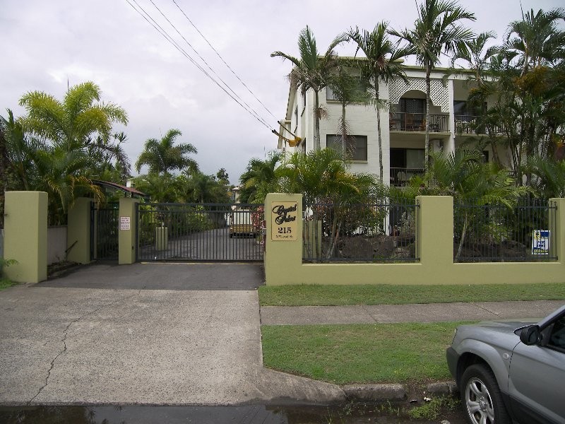 21/215 Mcleod Street, Cairns North QLD 4870