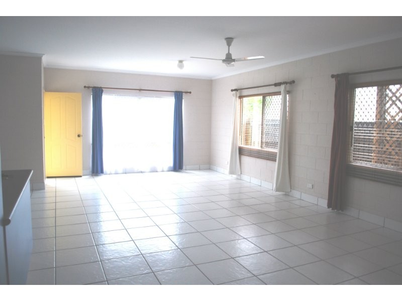 11 Rafferty, White Rock QLD 4868