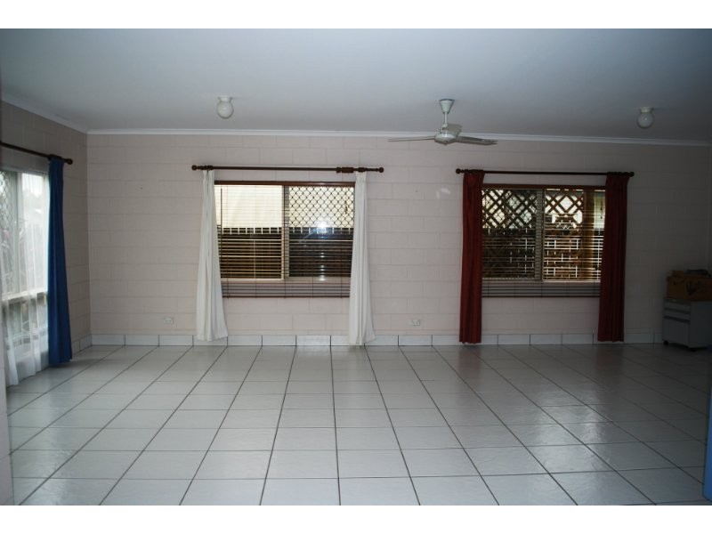 11 Rafferty, White Rock QLD 4868