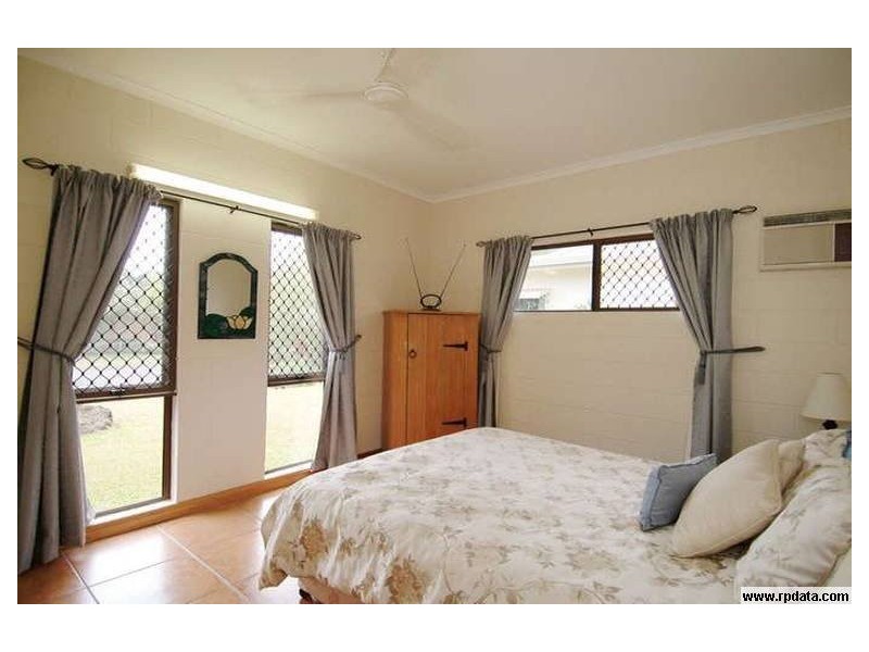 9 Theresa Close, Woree QLD 4868