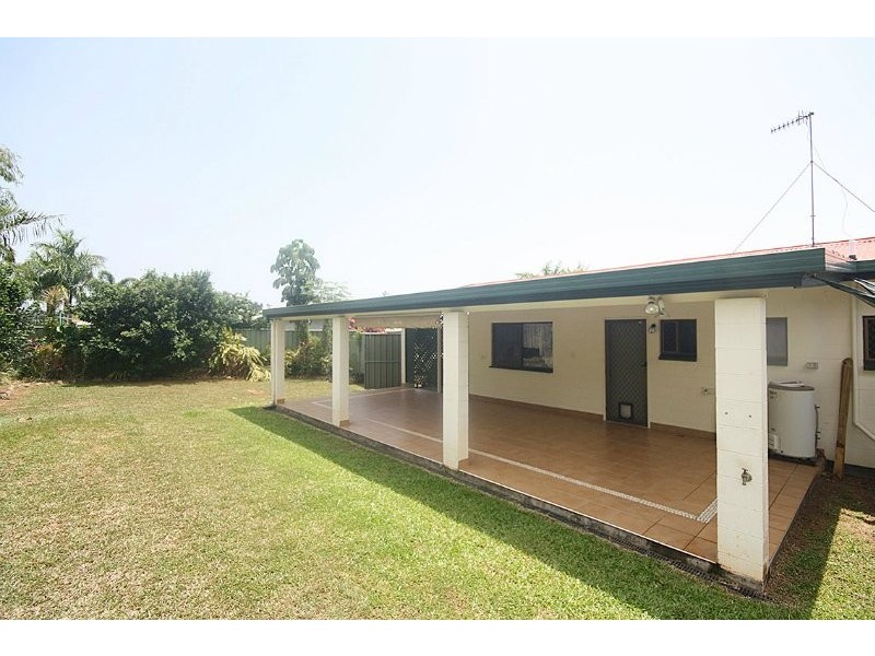 9 Theresa Close, Woree QLD 4868