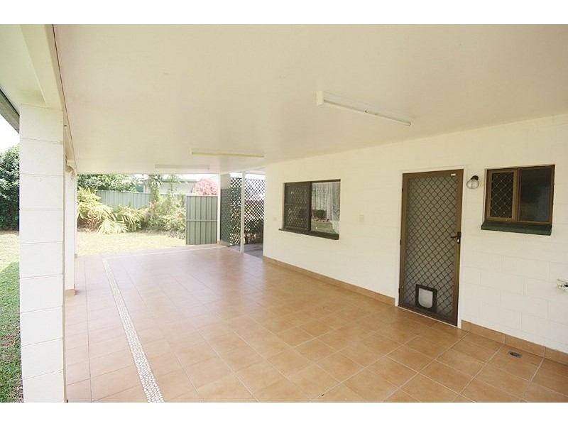 9 Theresa Close, Woree QLD 4868