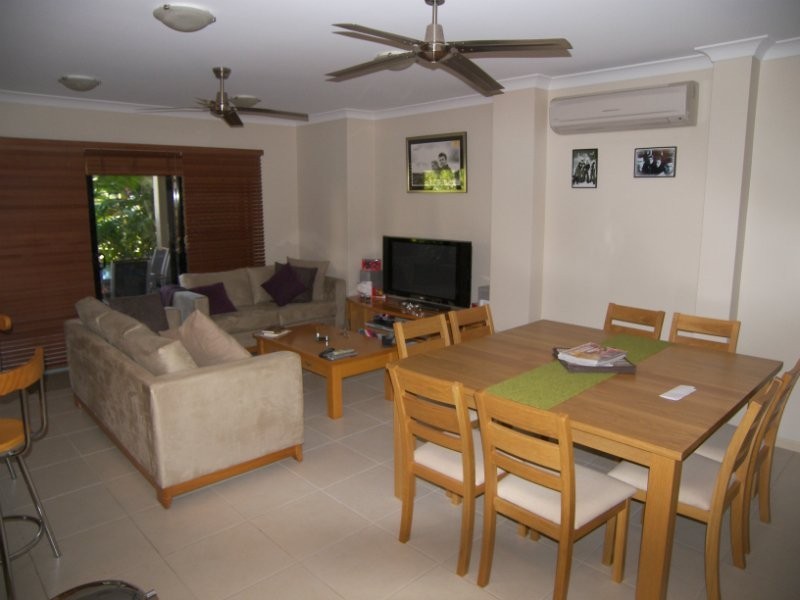 73/1 ROBSON STREET,, Mooroobool QLD 4870