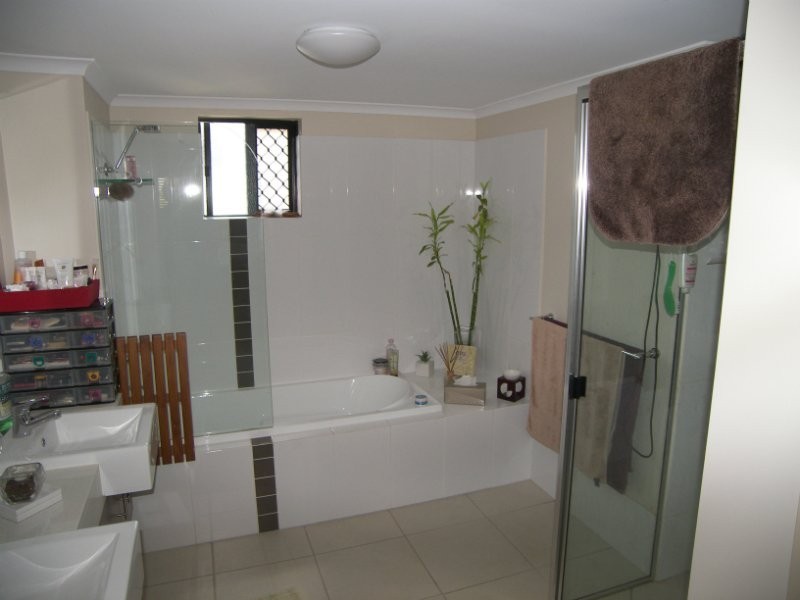 73/1 ROBSON STREET,, Mooroobool QLD 4870