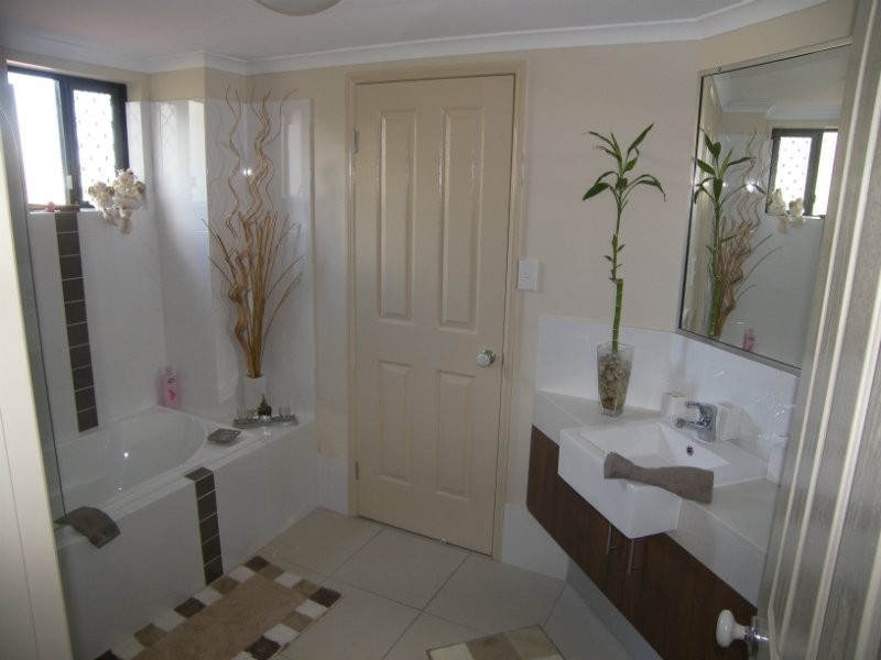 73/1 ROBSON STREET,, Mooroobool QLD 4870