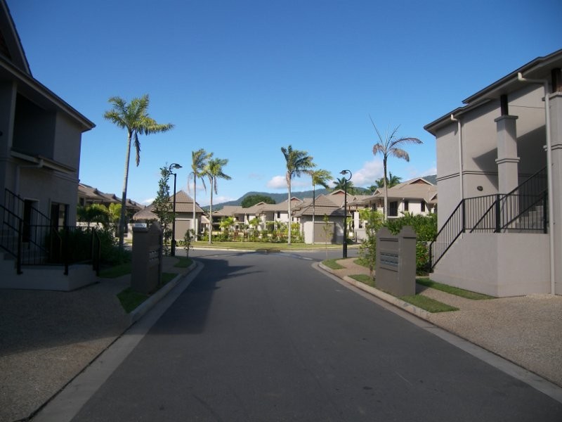 73/1 ROBSON STREET,, Mooroobool QLD 4870