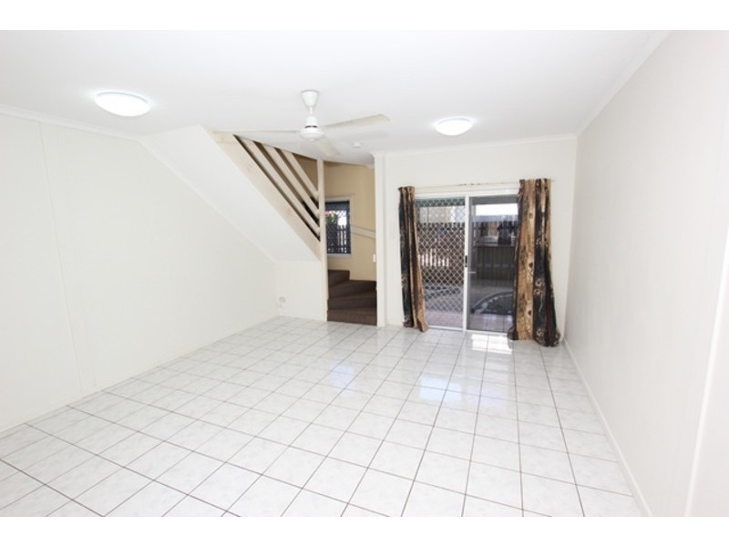 8/5 Balaclava Road, Earlville QLD 4870