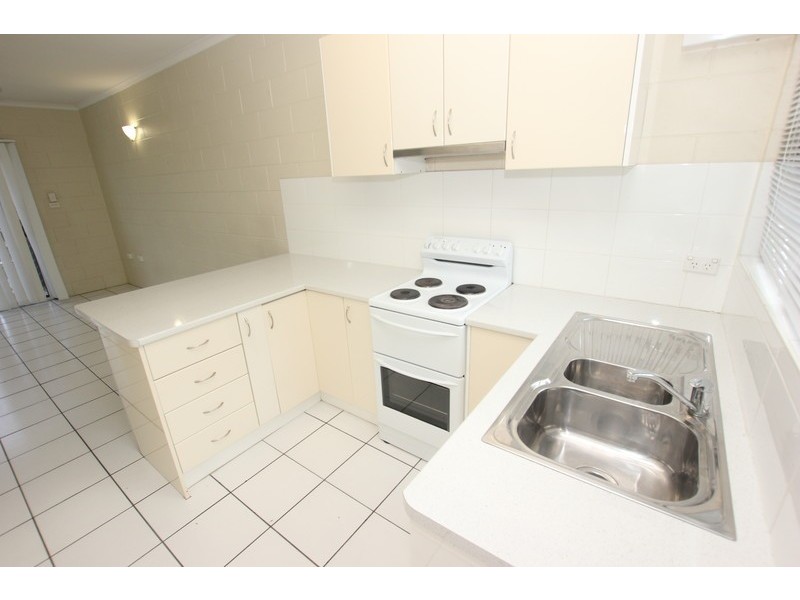 1/294 Draper Street, Parramatta Park QLD 4870