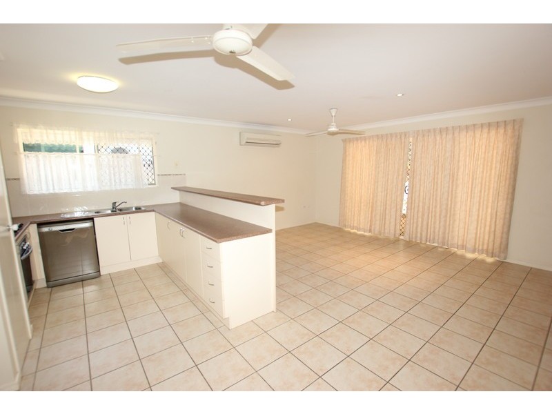 11 Chesterfield Close, Brinsmead QLD 4870