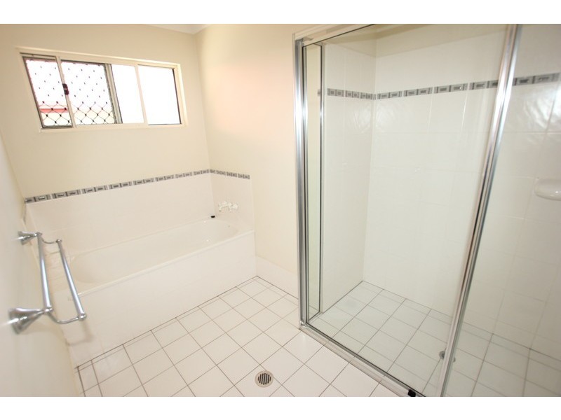 11 Chesterfield Close, Brinsmead QLD 4870