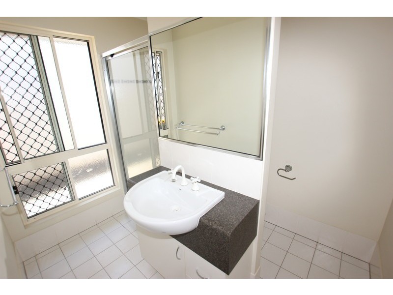 11 Chesterfield Close, Brinsmead QLD 4870