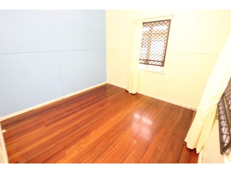 274 Aumuller Street, Westcourt QLD 4870