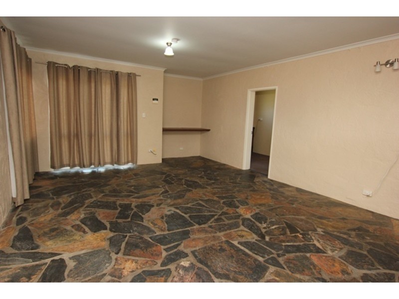 2/466 McCoombe Street, Mooroobool QLD 4870