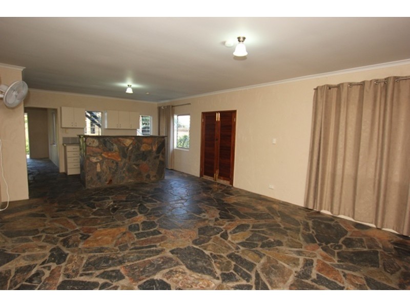 2/466 McCoombe Street, Mooroobool QLD 4870