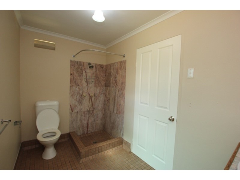 2/466 McCoombe Street, Mooroobool QLD 4870