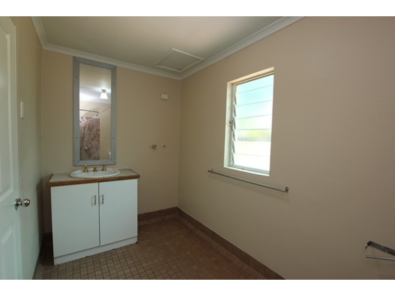 2/466 McCoombe Street, Mooroobool QLD 4870