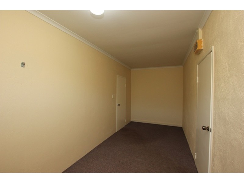 2/466 McCoombe Street, Mooroobool QLD 4870