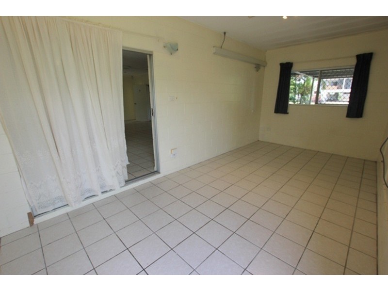 179 Swallow Street, Mooroobool QLD 4870