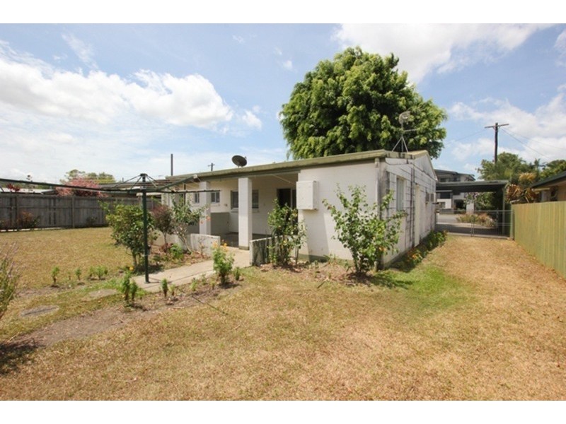 179 Swallow Street, Mooroobool QLD 4870