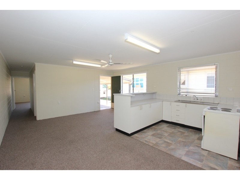 30A Earl Street, Westcourt QLD 4870