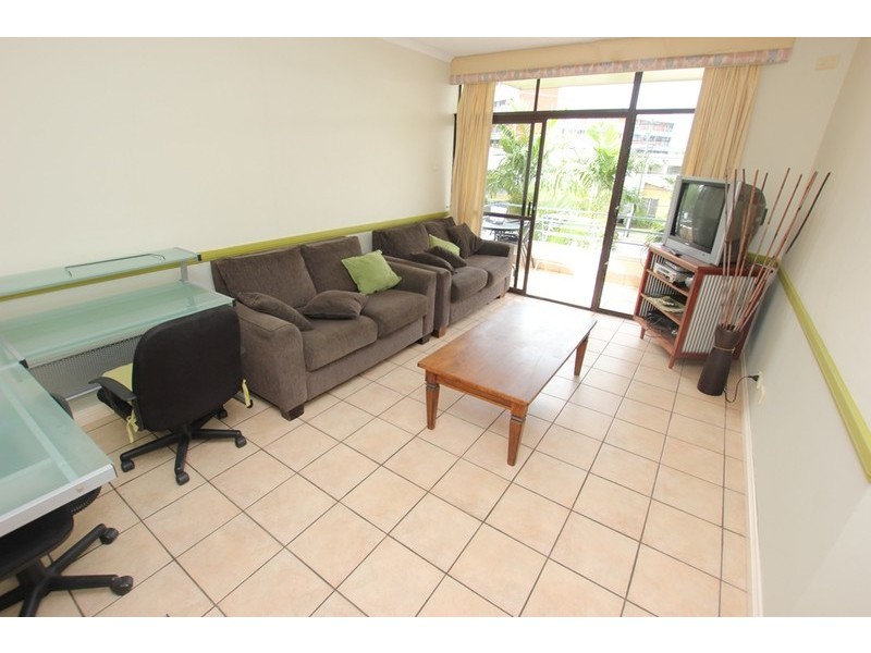 9/221 Lake Street, Cairns North QLD 4870