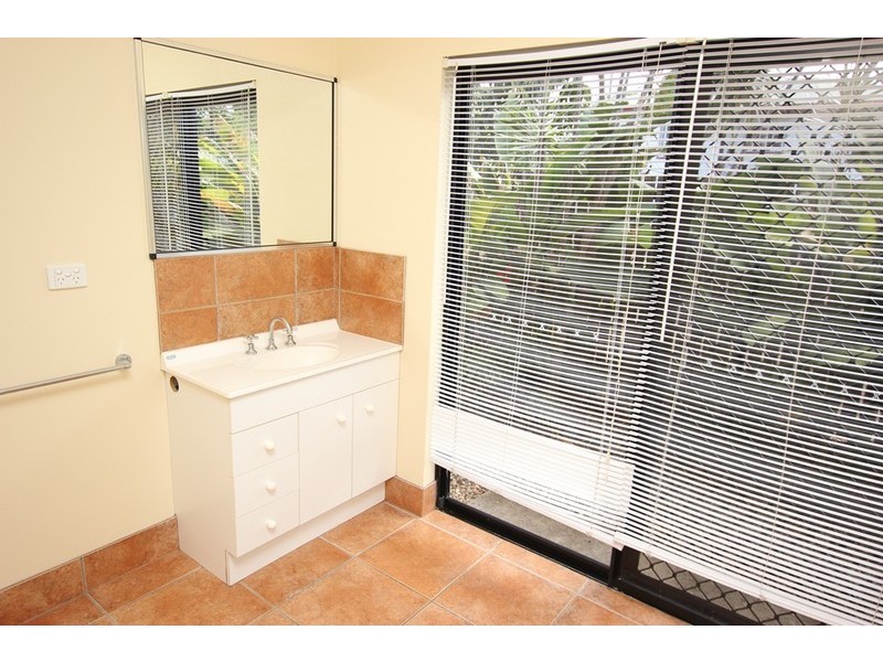 11B Creedy Street, Westcourt QLD 4870