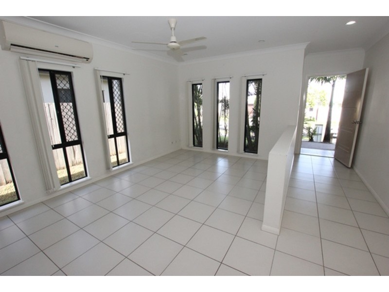 11 Thooleer Vista, Trinity Park QLD 4879