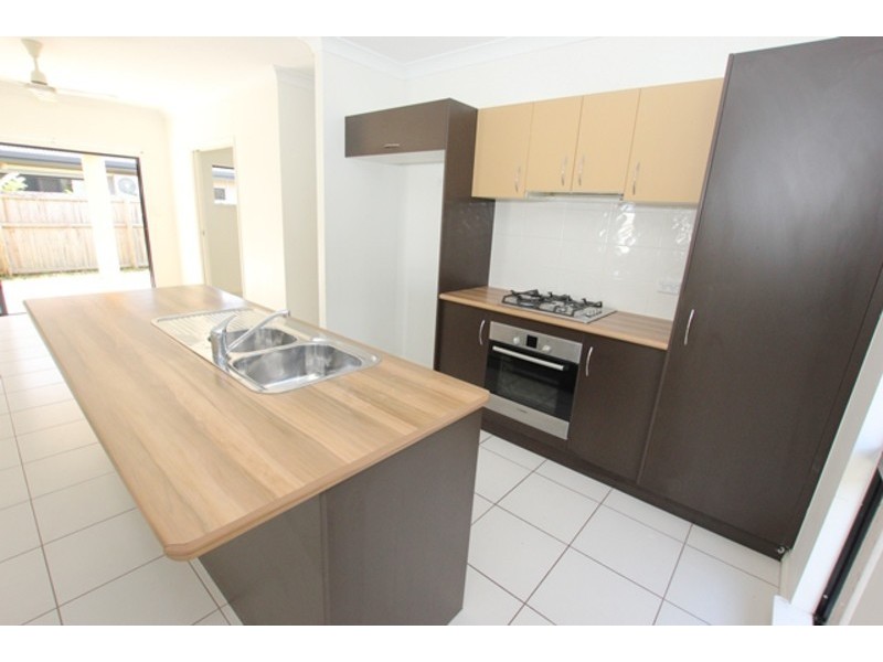 11 Thooleer Vista, Trinity Park QLD 4879