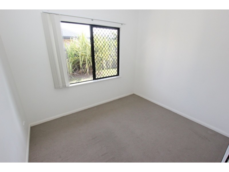 11 Thooleer Vista, Trinity Park QLD 4879