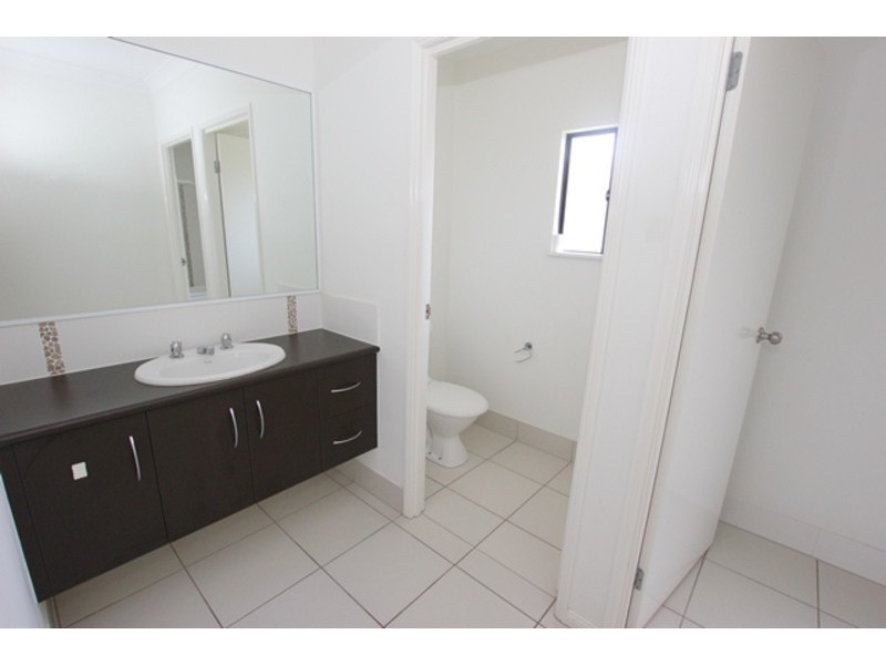 11 Thooleer Vista, Trinity Park QLD 4879